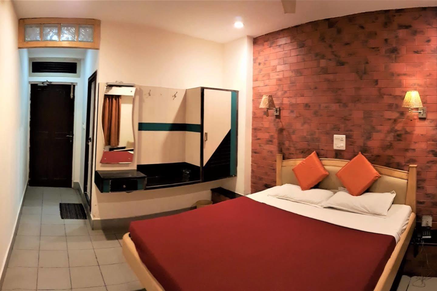 แฟ็บโฮเต็ล คินเนรา คอมฟอร์ต Hotel วิสาขปัตนัม ภายนอก รูปภาพ