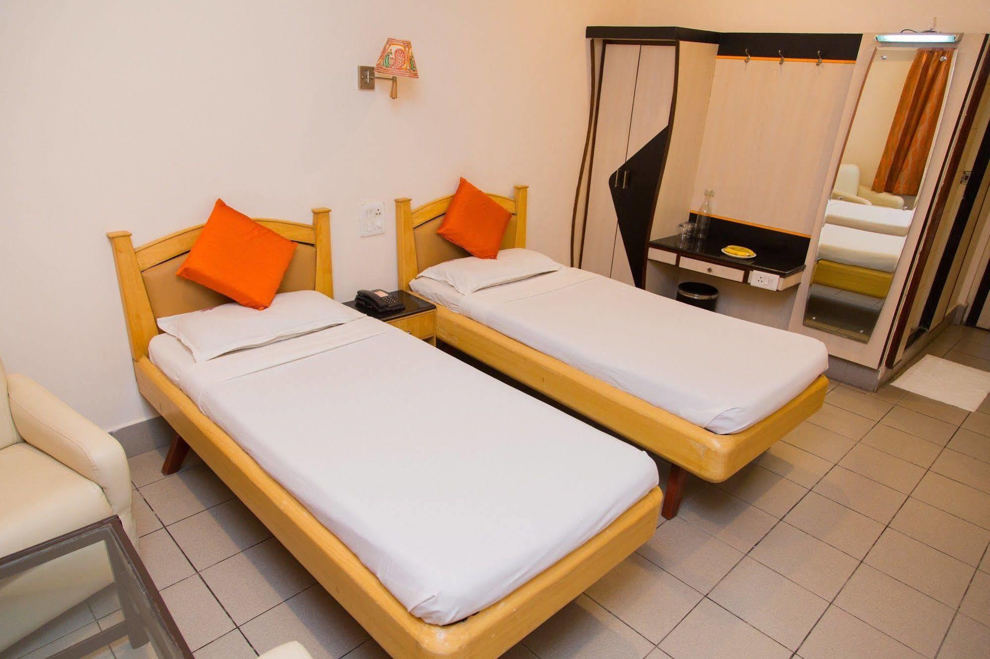 แฟ็บโฮเต็ล คินเนรา คอมฟอร์ต Hotel วิสาขปัตนัม ภายนอก รูปภาพ